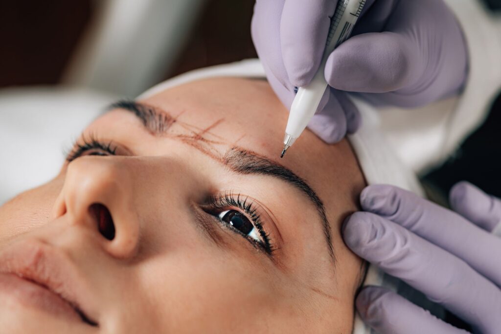 Beneficios del microblading frente al maquillaje diario